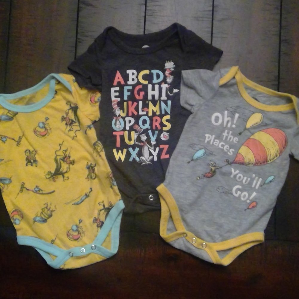 DR. SEUSS 3 piece onesie set 0-3 months
